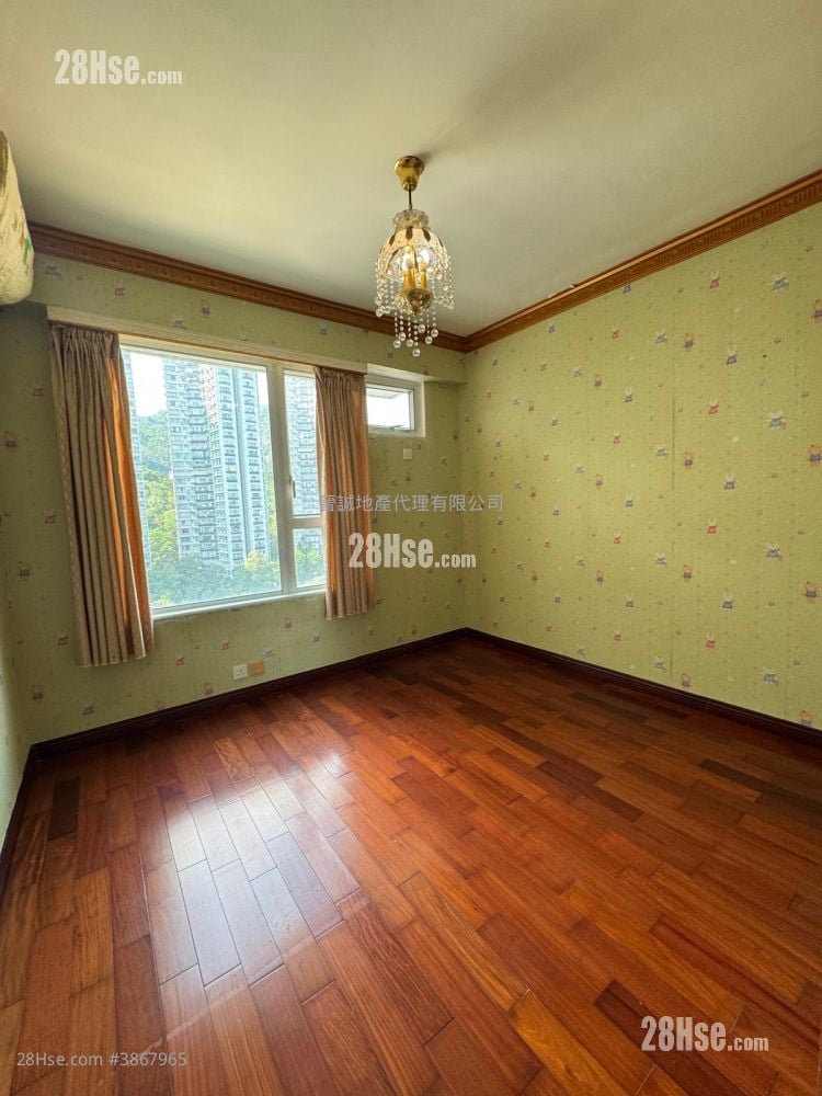 Hong Kong Garden Sell 5+ Bedrooms 1,382 ft²