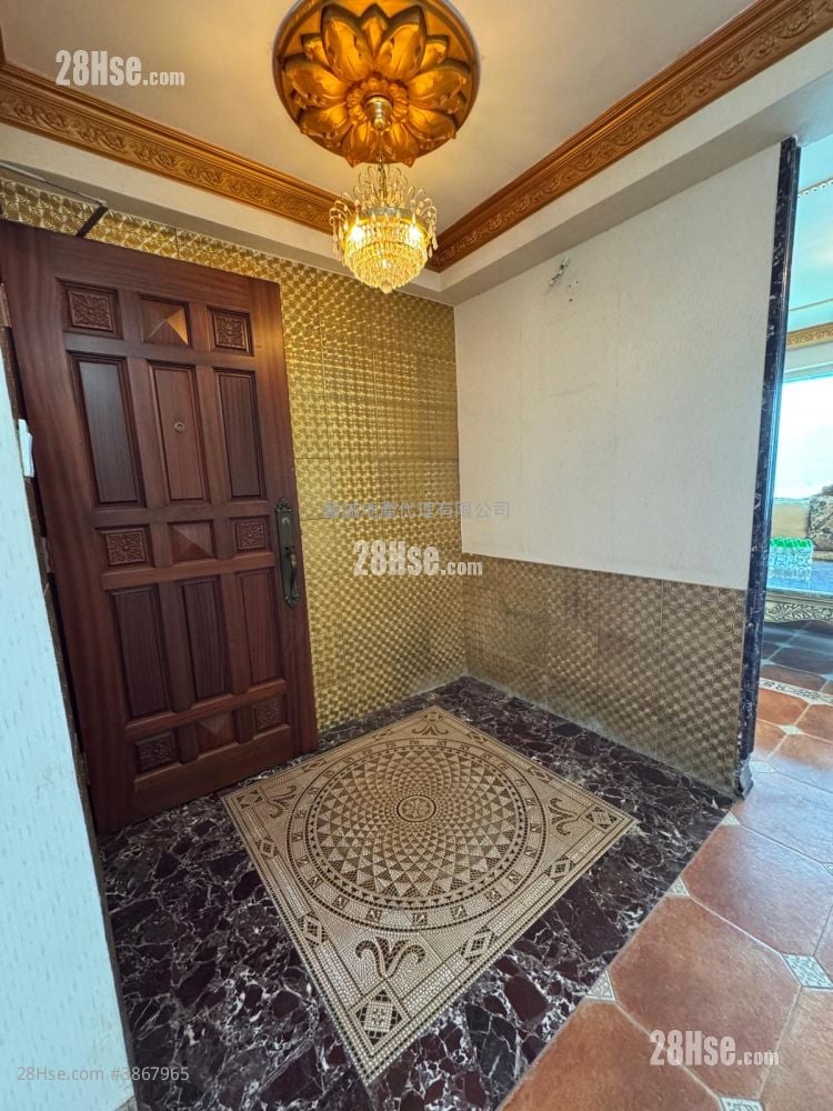 Hong Kong Garden Sell 5+ Bedrooms 1,382 ft²