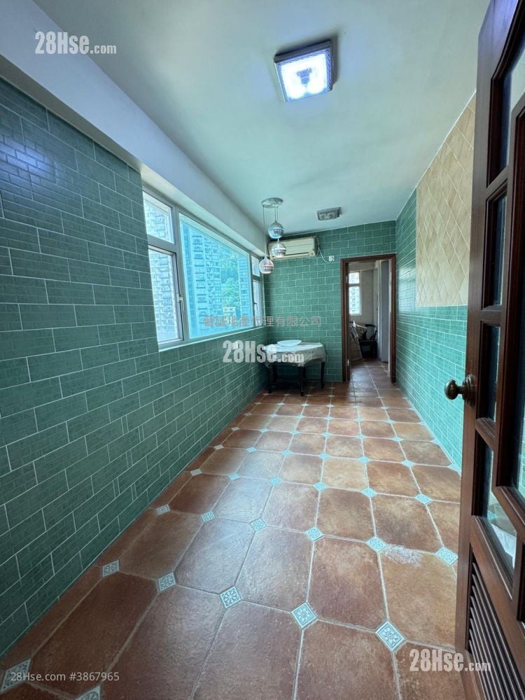 Hong Kong Garden Sell 5+ Bedrooms 1,382 ft²