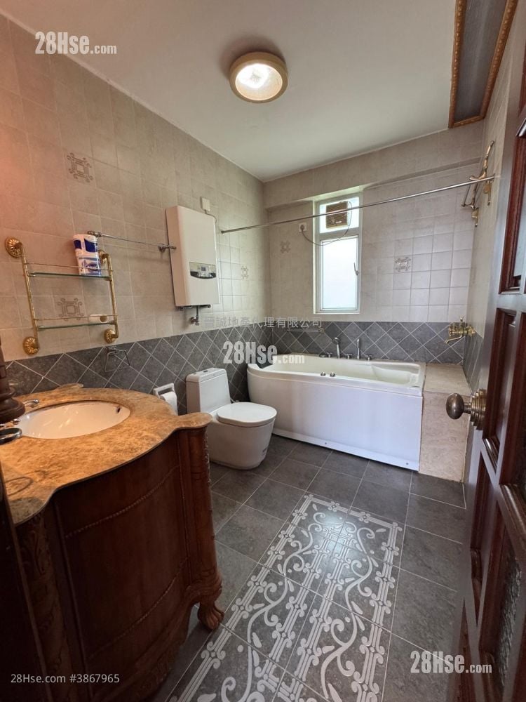 Hong Kong Garden Sell 5+ Bedrooms 1,382 ft²