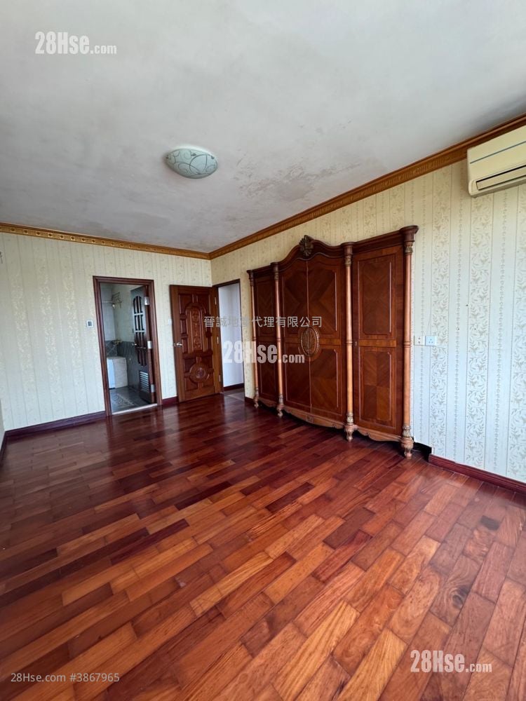Hong Kong Garden Sell 5+ Bedrooms 1,382 ft²
