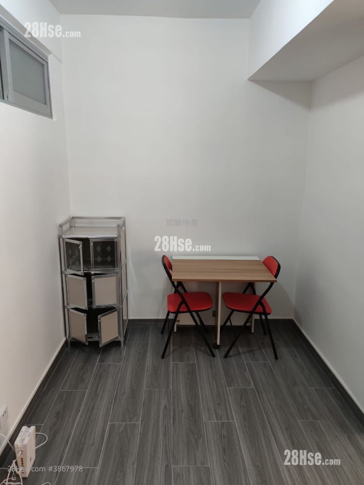 United Building Sell 2 Bedrooms , 1 Bathroom 296 ft²