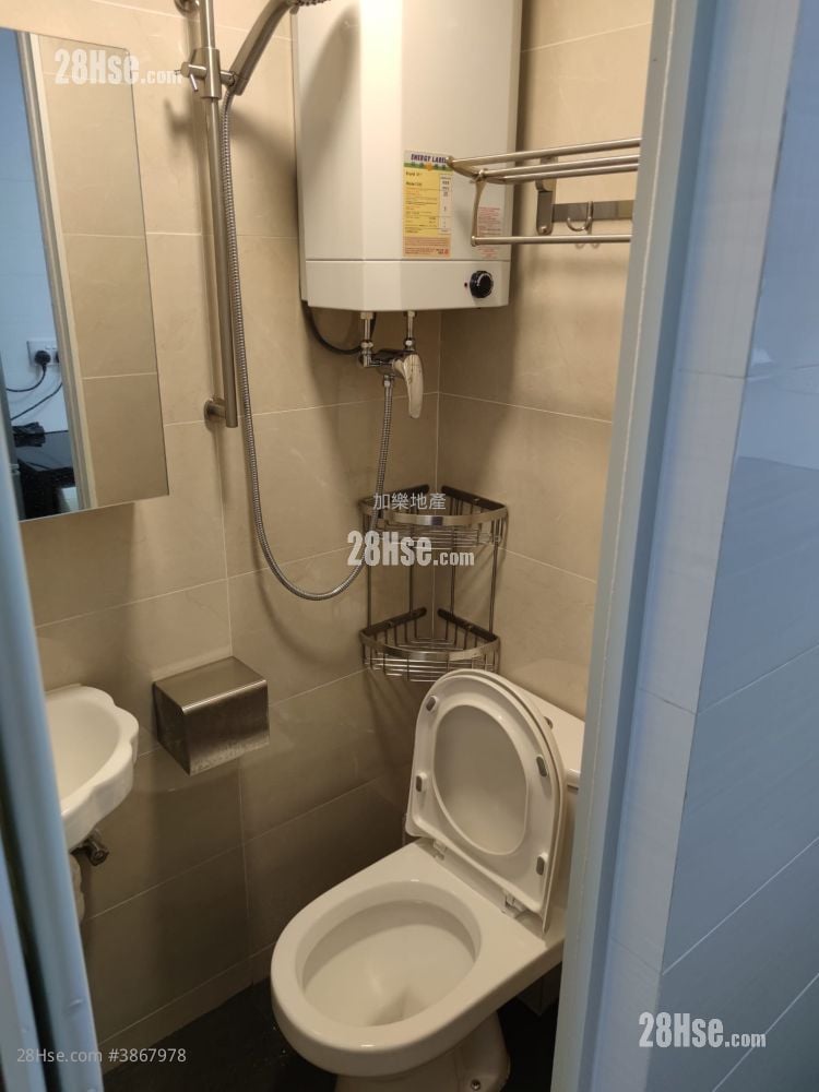 United Building Sell 2 Bedrooms , 1 Bathroom 296 ft²