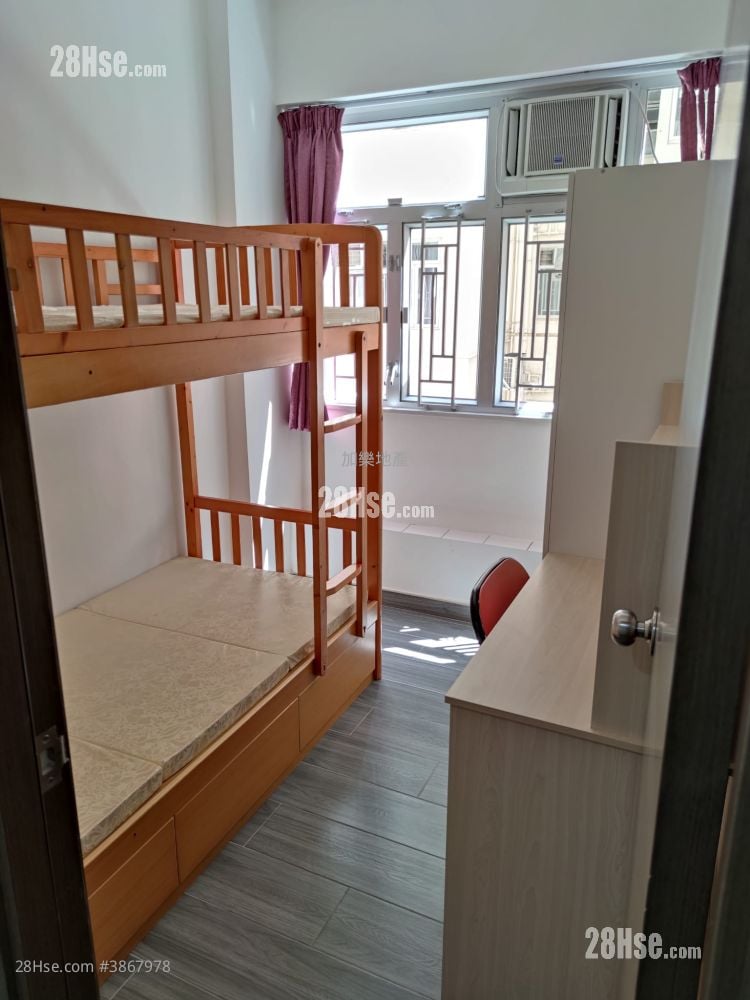 United Building Sell 2 Bedrooms , 1 Bathroom 296 ft²