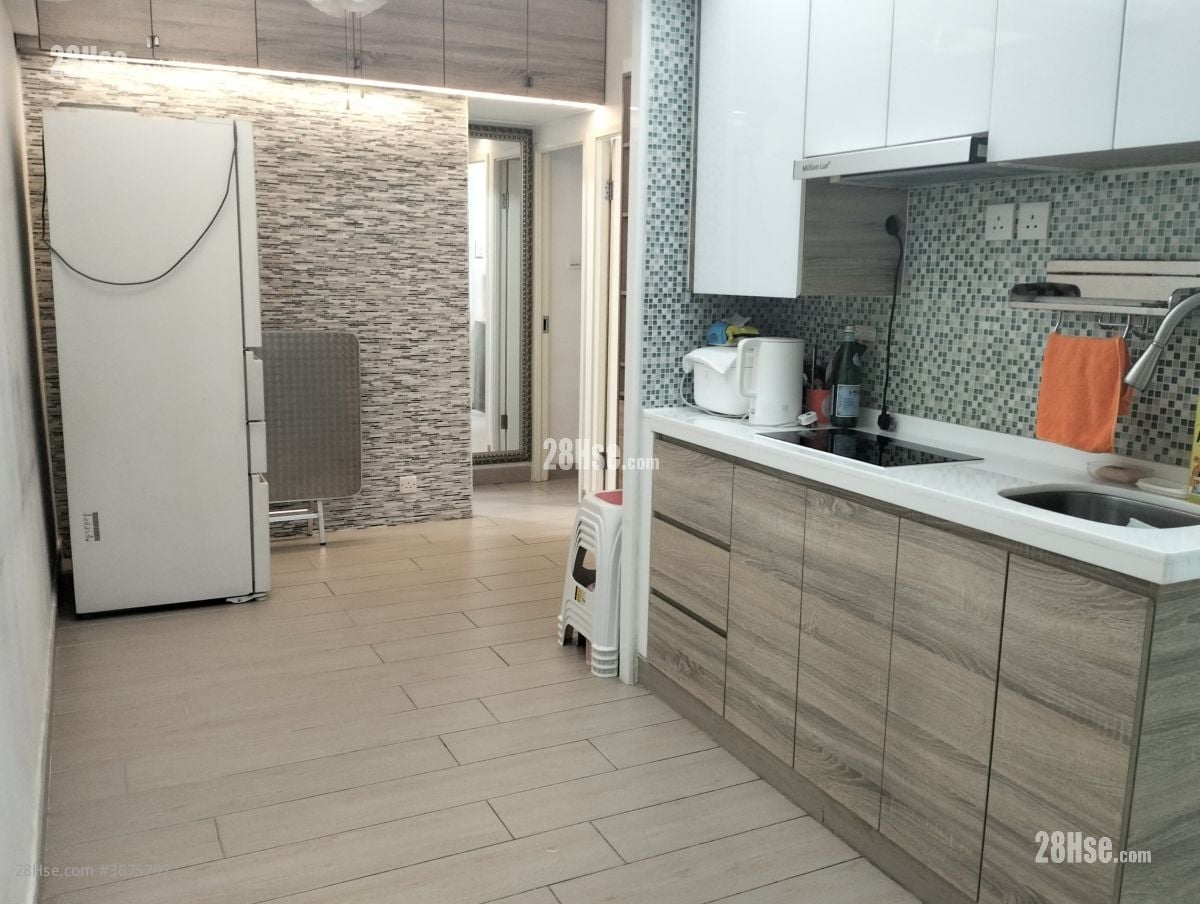 Wai On Building Rental 3 Bedrooms , 2 Bathrooms 650 ft²