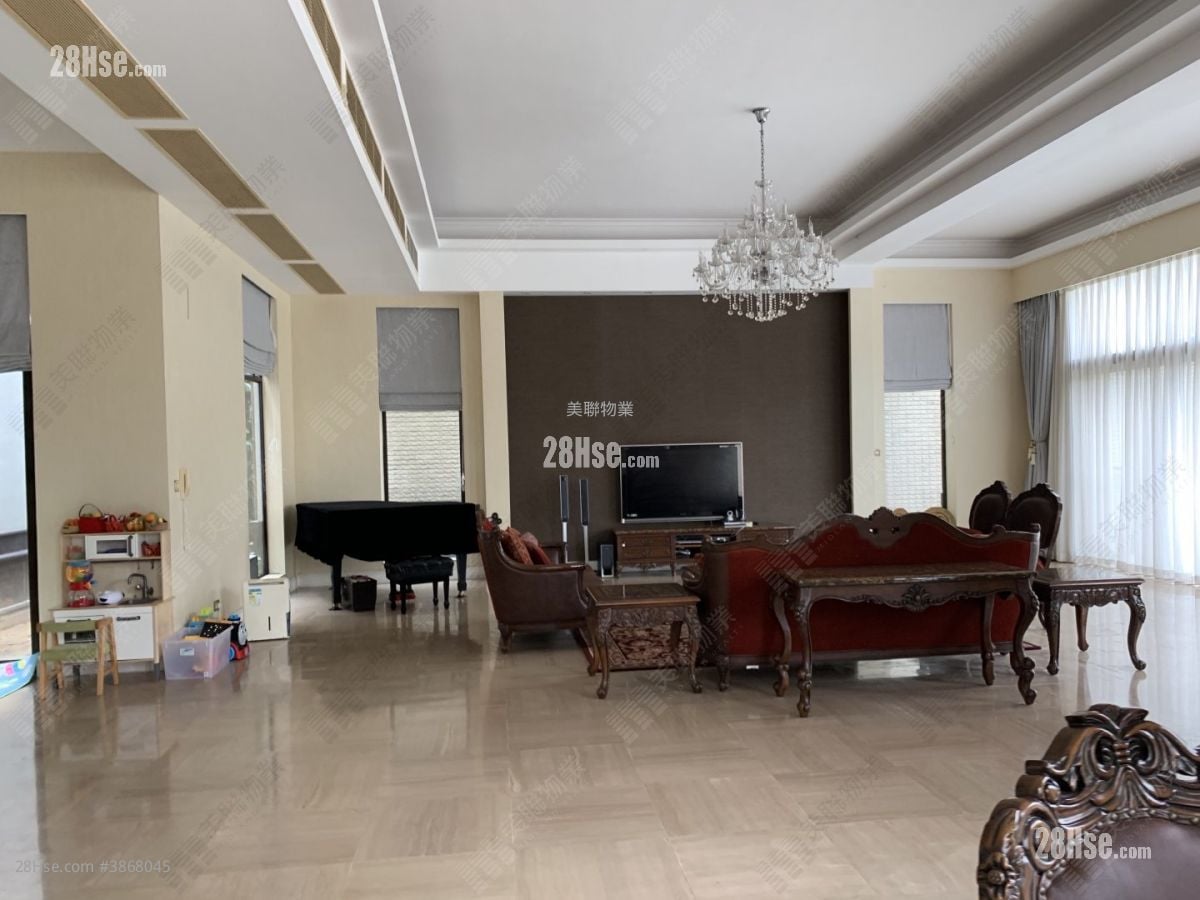 The Royal Oaks Sell 5+ Bedrooms 5,529 ft²
