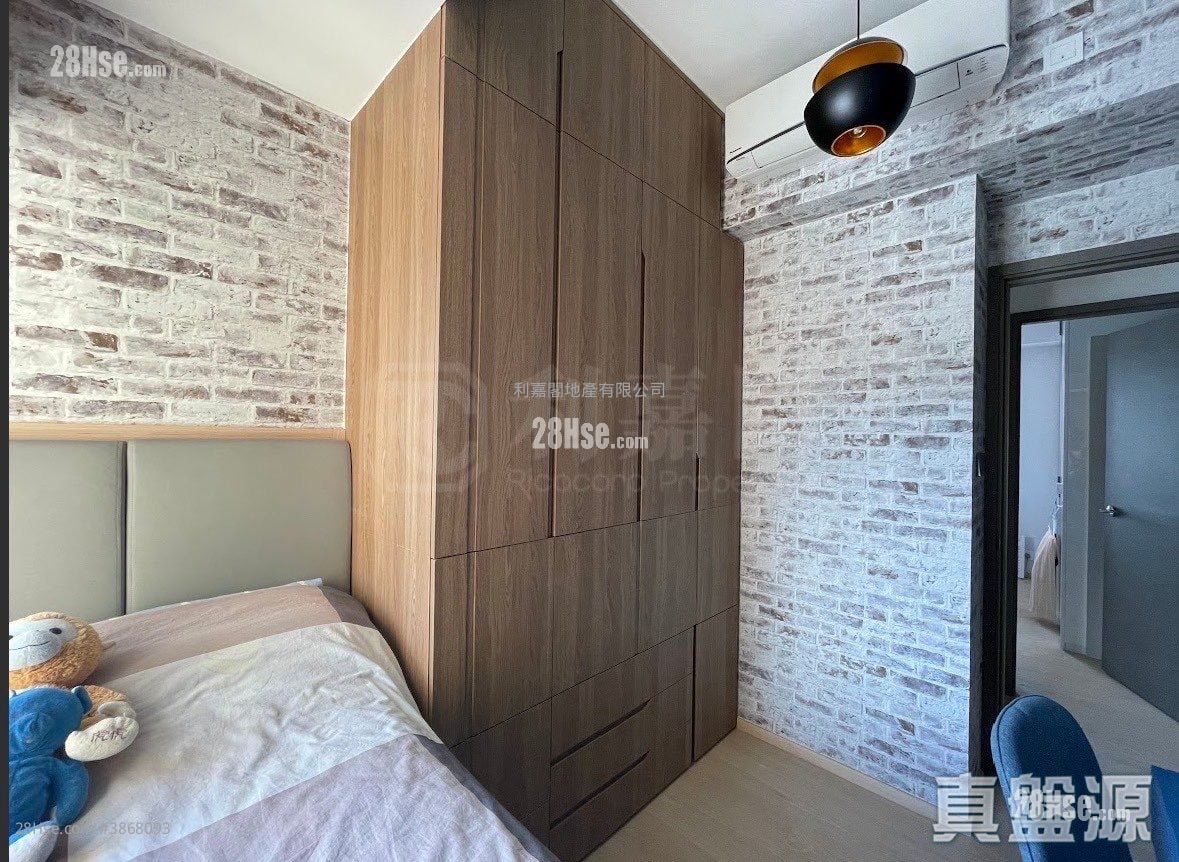 La Place De Victoria Sell 3 Bedrooms 932 ft²