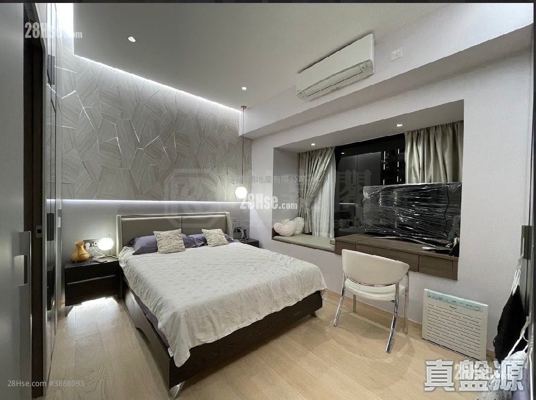La Place De Victoria Sell 3 Bedrooms 932 ft²