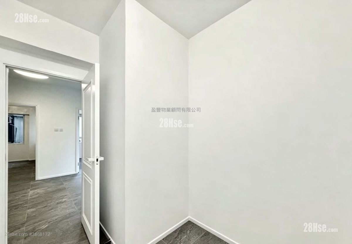 Marco Polo Mansion Rental 4 Bedrooms , 2 Bathrooms 932 ft²