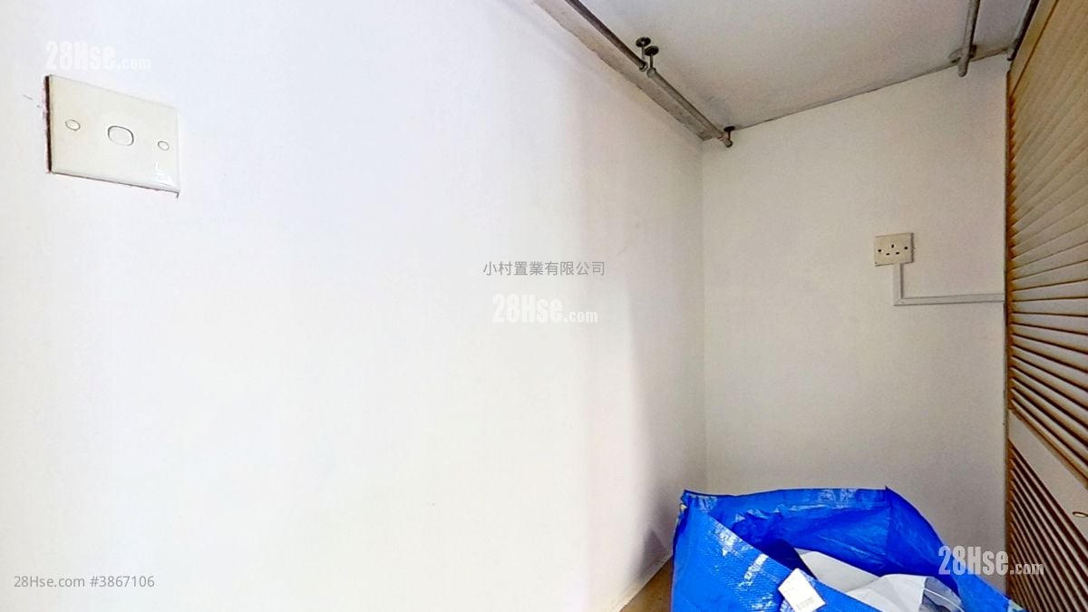 servant’s room: Carlton Court Rental 3 Bedrooms , 2 Bathrooms 716 ft²