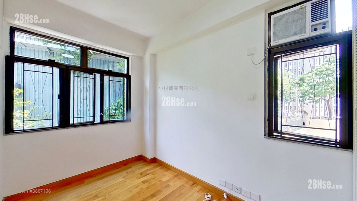 bedroom 2: Carlton Court Rental 3 Bedrooms , 2 Bathrooms 716 ft²