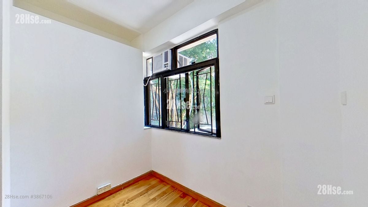 bedroom 3: Carlton Court Rental 3 Bedrooms , 2 Bathrooms 716 ft²