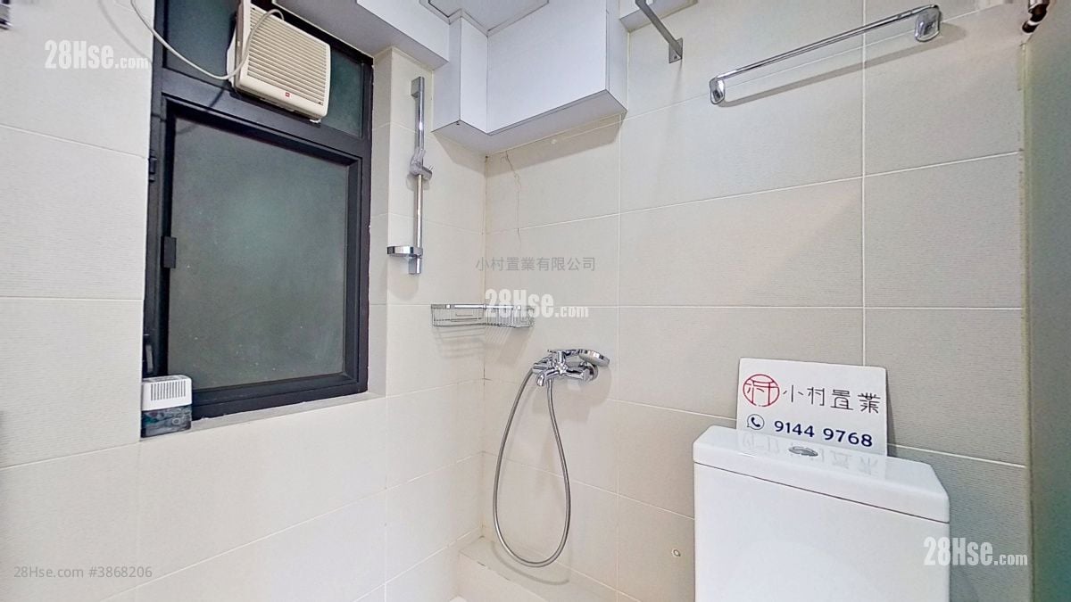 bathroom: Tai Cheong House Rental Studio , 1 Bathroom 312 ft²