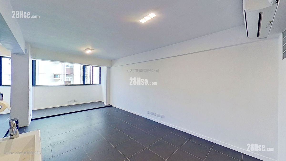 living room: Tai Cheong House Rental Studio , 1 Bathroom 312 ft²
