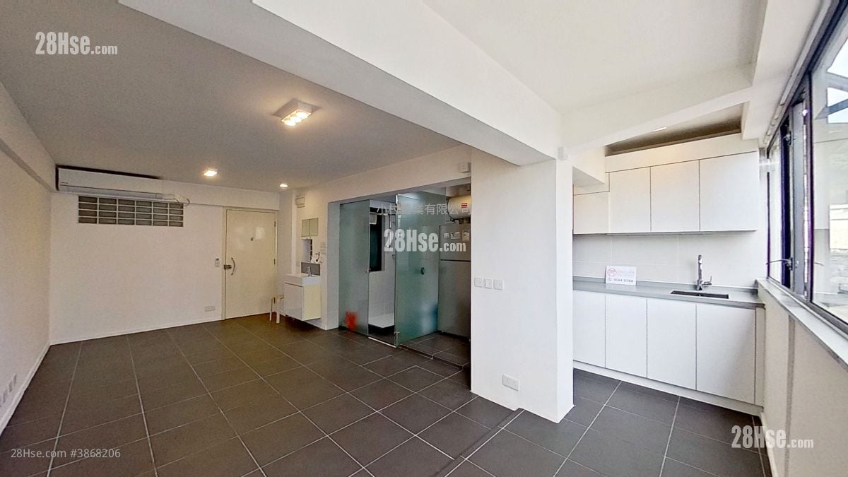 living room: Tai Cheong House Rental Studio , 1 Bathroom 312 ft²