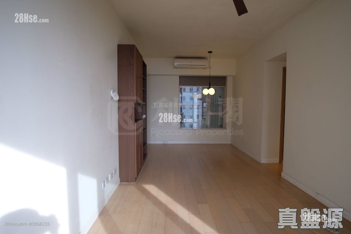 Cadogan Sell 3 Bedrooms , 2 Bathrooms 915 ft²