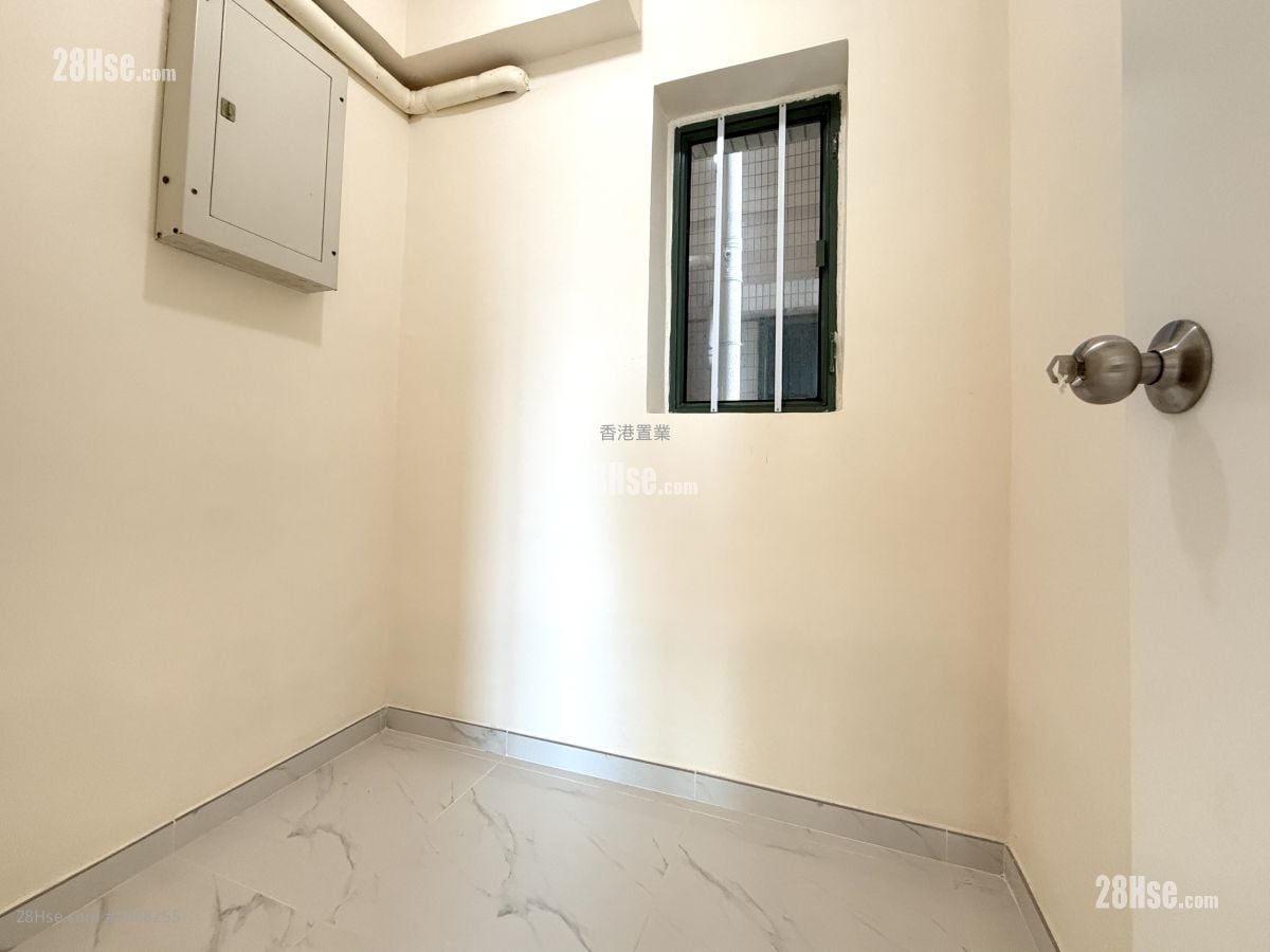 Island Harbourview Sell 3 Bedrooms , 2 Bathrooms 786 ft²