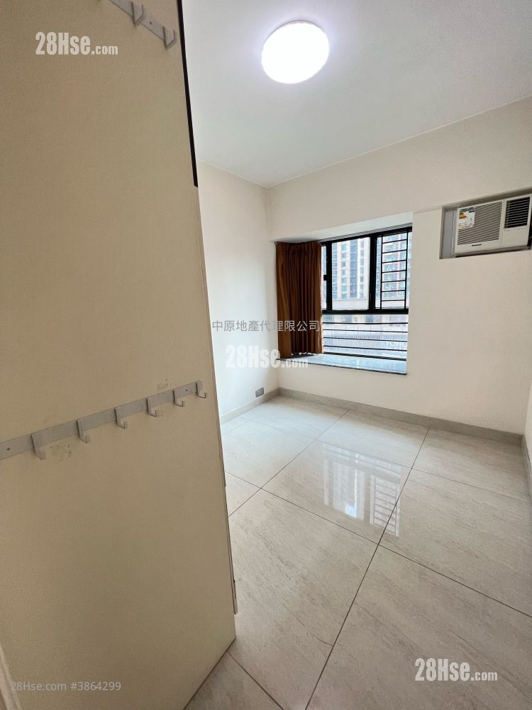 Sun Yuen Long Centre Sell 4 Bedrooms , 2 Bathrooms 870 ft²