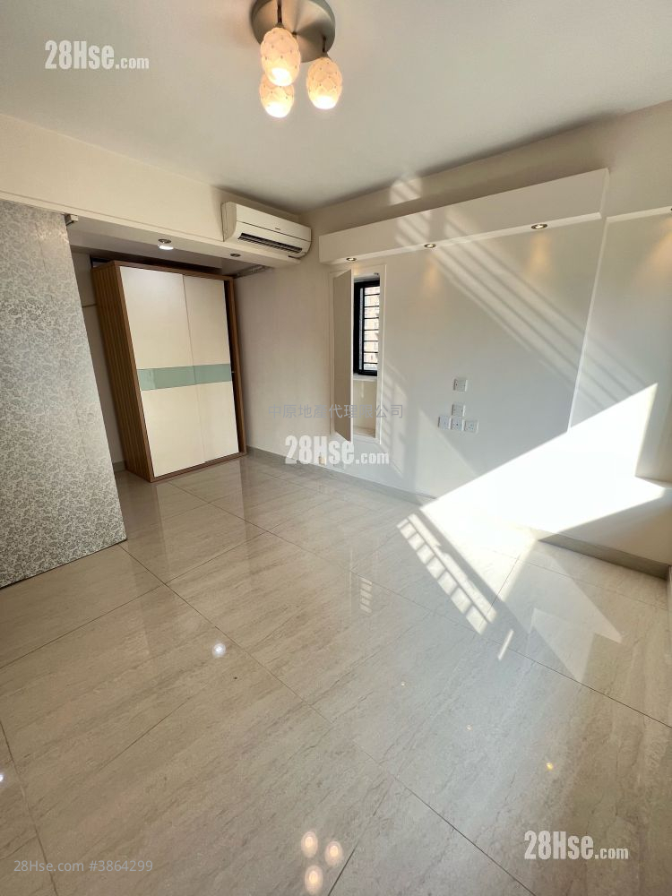 Sun Yuen Long Centre Sell 4 Bedrooms , 2 Bathrooms 870 ft²