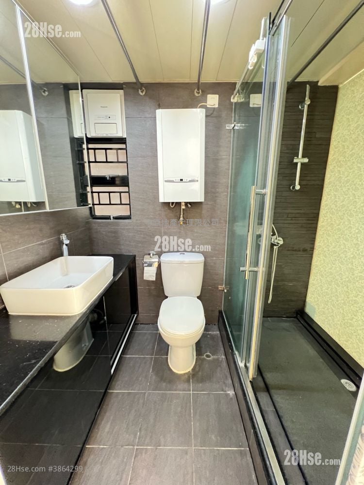 Sun Yuen Long Centre Sell 4 Bedrooms , 2 Bathrooms 870 ft²