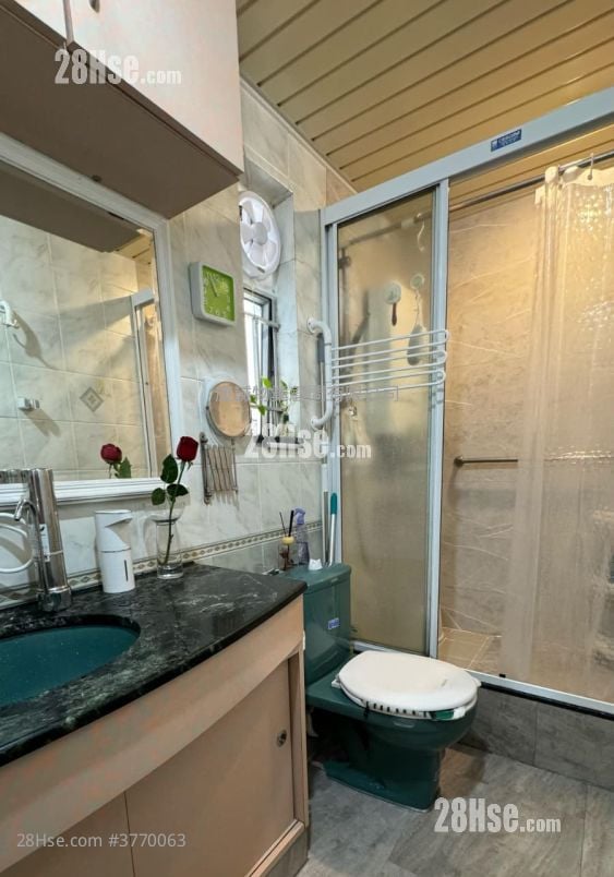 Hong Nga Court Sell 3 Bedrooms , 1 Bathroom 606 ft²
