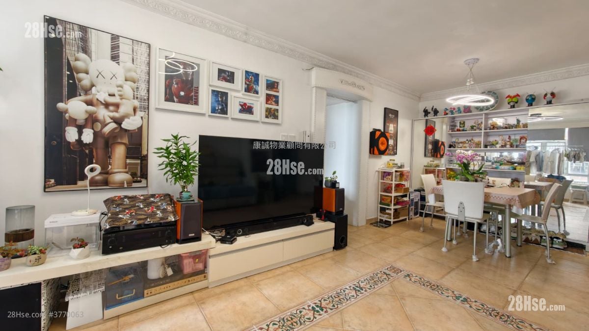 Hong Nga Court Sell 3 Bedrooms , 1 Bathroom 606 ft²