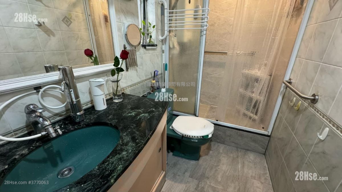 Hong Nga Court Sell 3 Bedrooms , 1 Bathroom 606 ft²