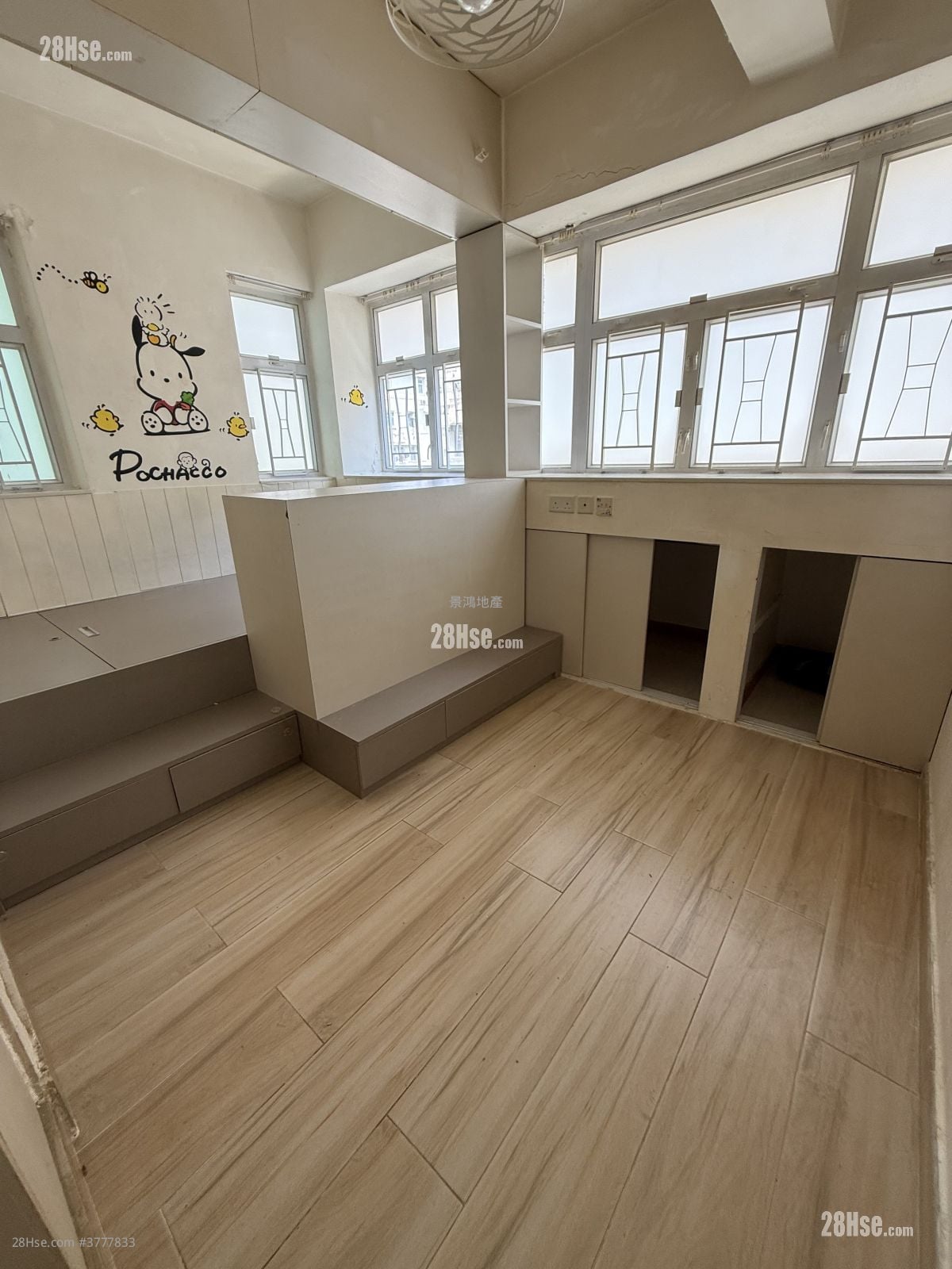 Man King Building Rental Studio , 1 Bathroom 180 ft²