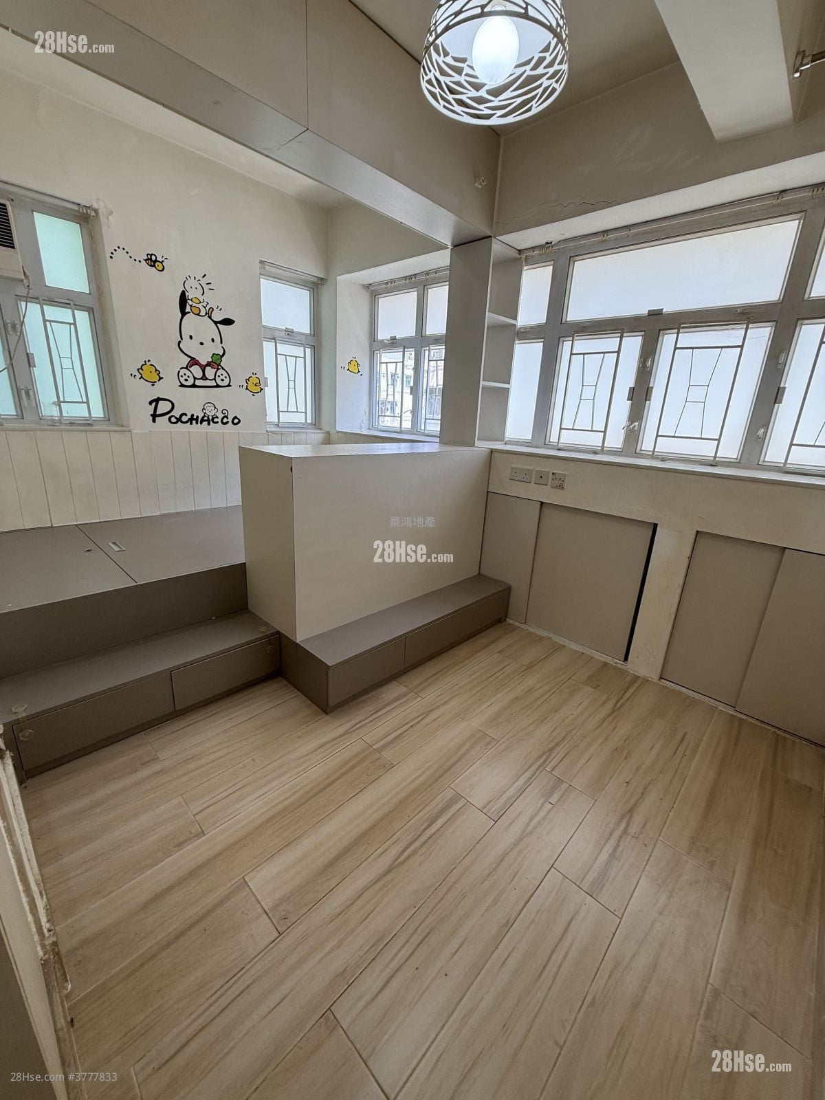Man King Building Rental Studio , 1 Bathroom 180 ft²