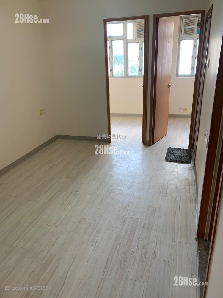 Kin Yip Building Sell 2 Bedrooms , 1 Bathroom 257 ft²