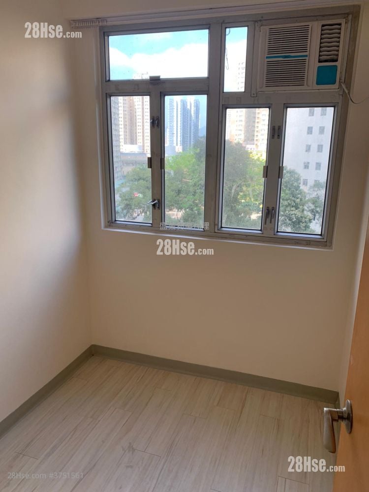 Kin Yip Building Sell 2 Bedrooms , 1 Bathroom 257 ft²