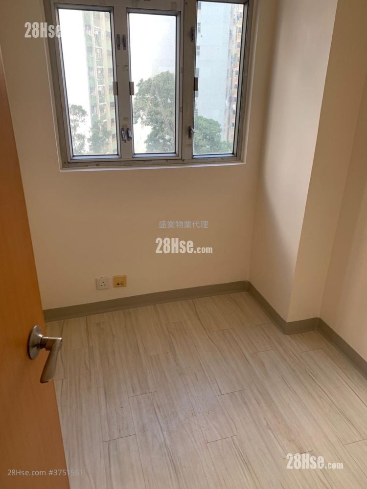 Kin Yip Building Sell 2 Bedrooms , 1 Bathroom 257 ft²