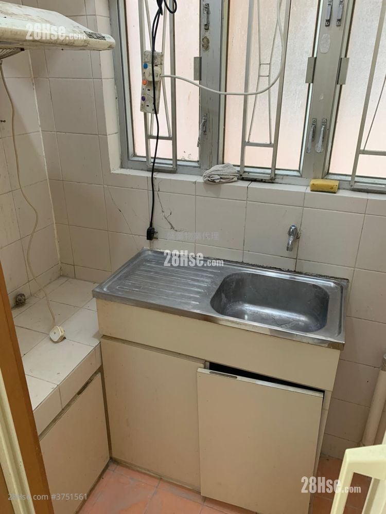 Kin Yip Building Sell 2 Bedrooms , 1 Bathroom 257 ft²