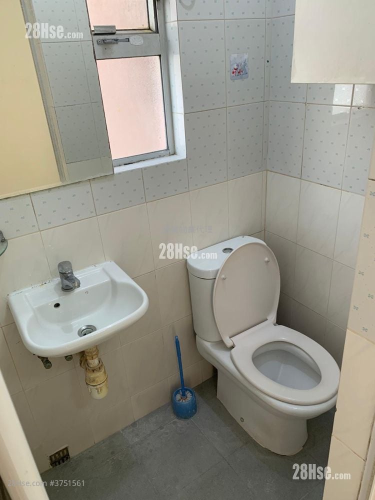 Kin Yip Building Sell 2 Bedrooms , 1 Bathroom 257 ft²