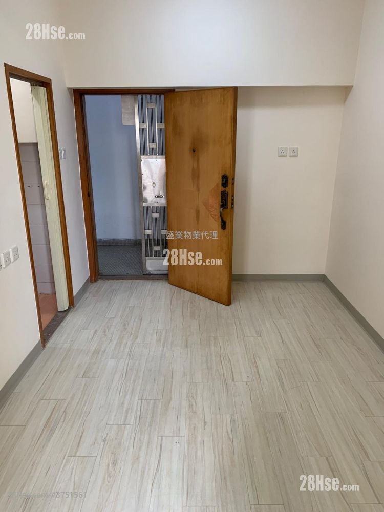 Kin Yip Building Sell 2 Bedrooms , 1 Bathroom 257 ft²