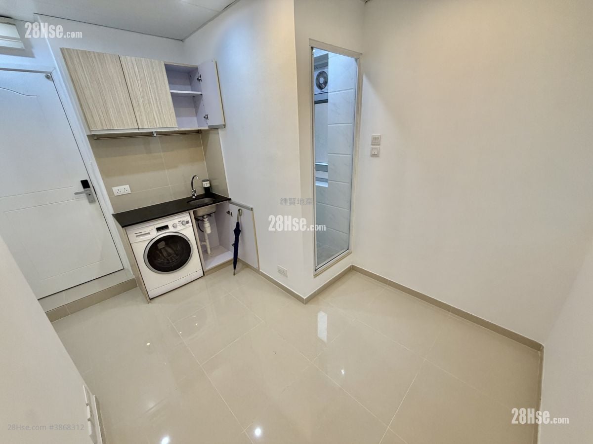 Yin Hing Building Rental Studio , 1 Bathroom 120 ft²