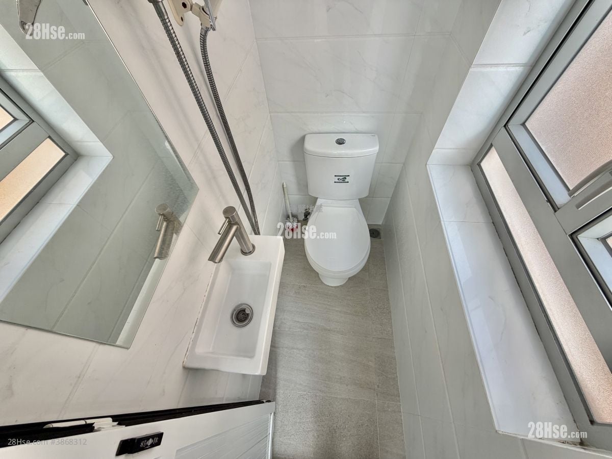 Yin Hing Building Rental Studio , 1 Bathroom 120 ft²