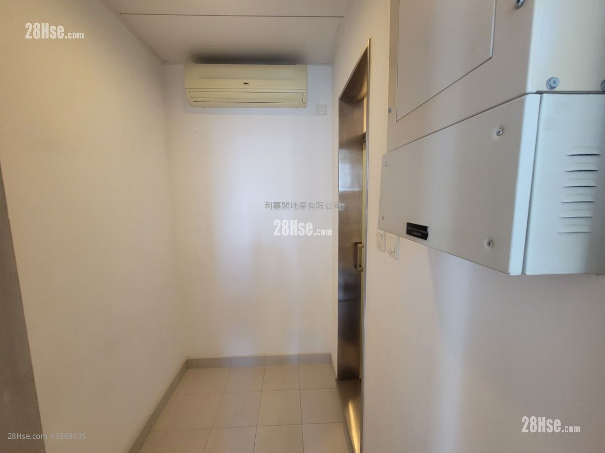 The Cullinan Sell 3 Bedrooms , 2 Bathrooms 949 ft²