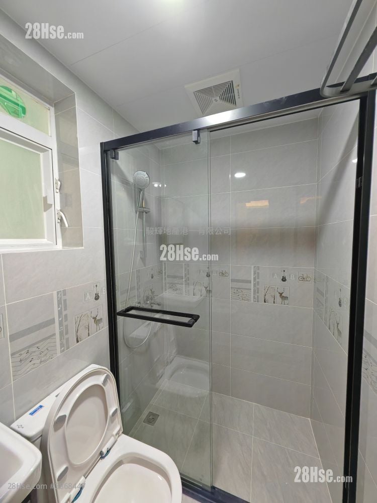 Hoi To Building Rental Studio , 1 Bathroom 160 ft²