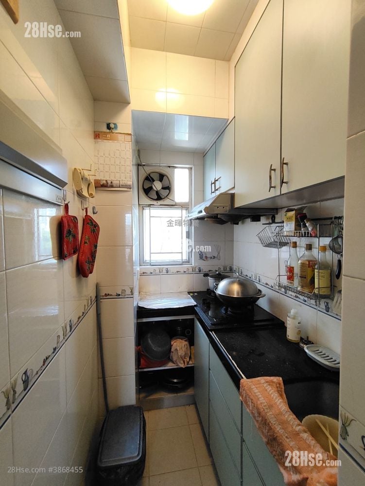 Lai King Court Sell 3 Bedrooms , 1 Bathroom 428 ft²