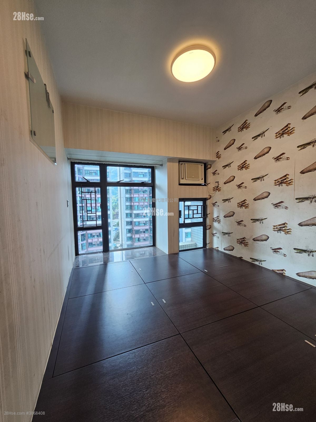 Royal Ascot Rental 3 Bedrooms , 2 Bathrooms 676 ft²
