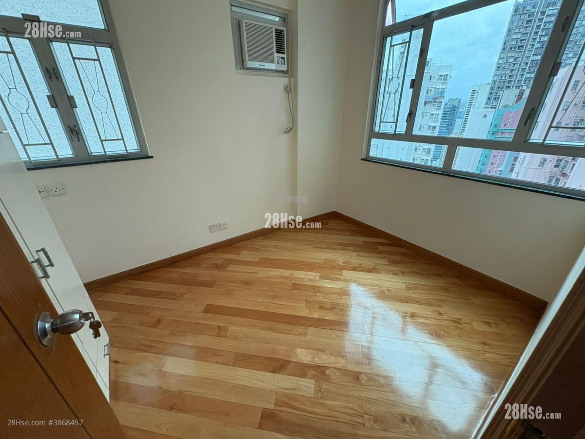 Golden Phoenix Court Rental 3 Bedrooms , 1 Bathroom 530 ft²