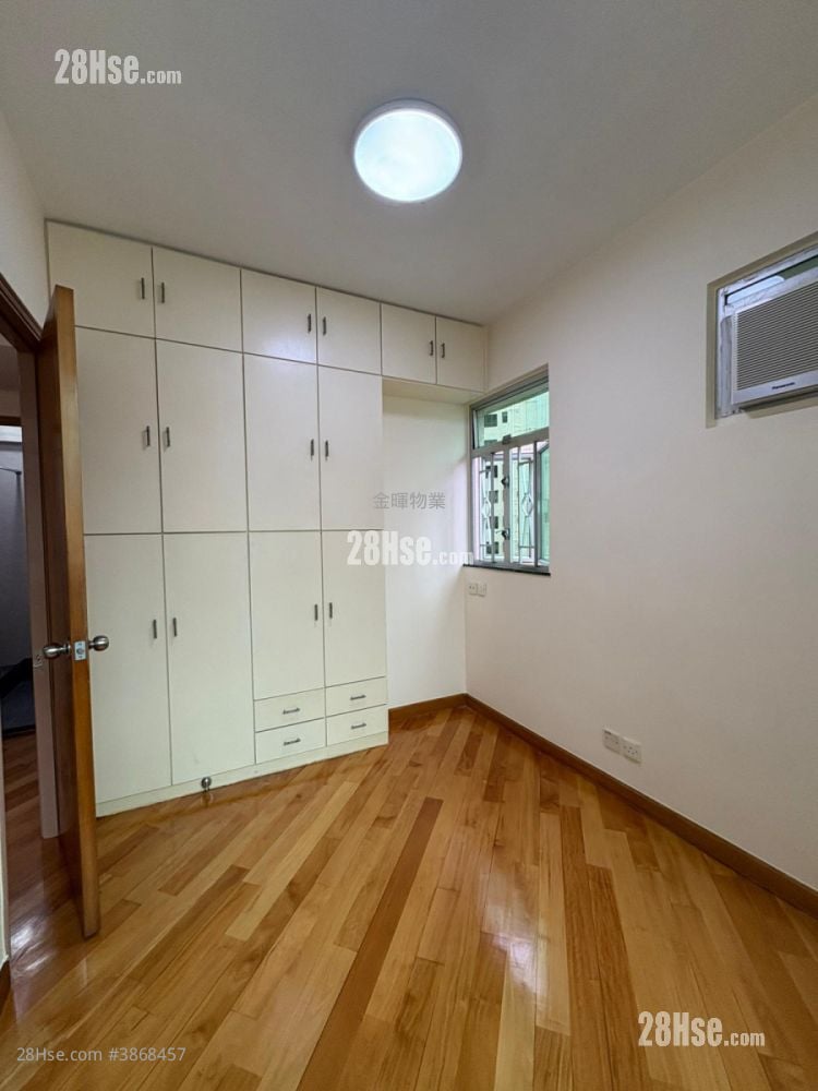 Golden Phoenix Court Rental 3 Bedrooms , 1 Bathroom 530 ft²