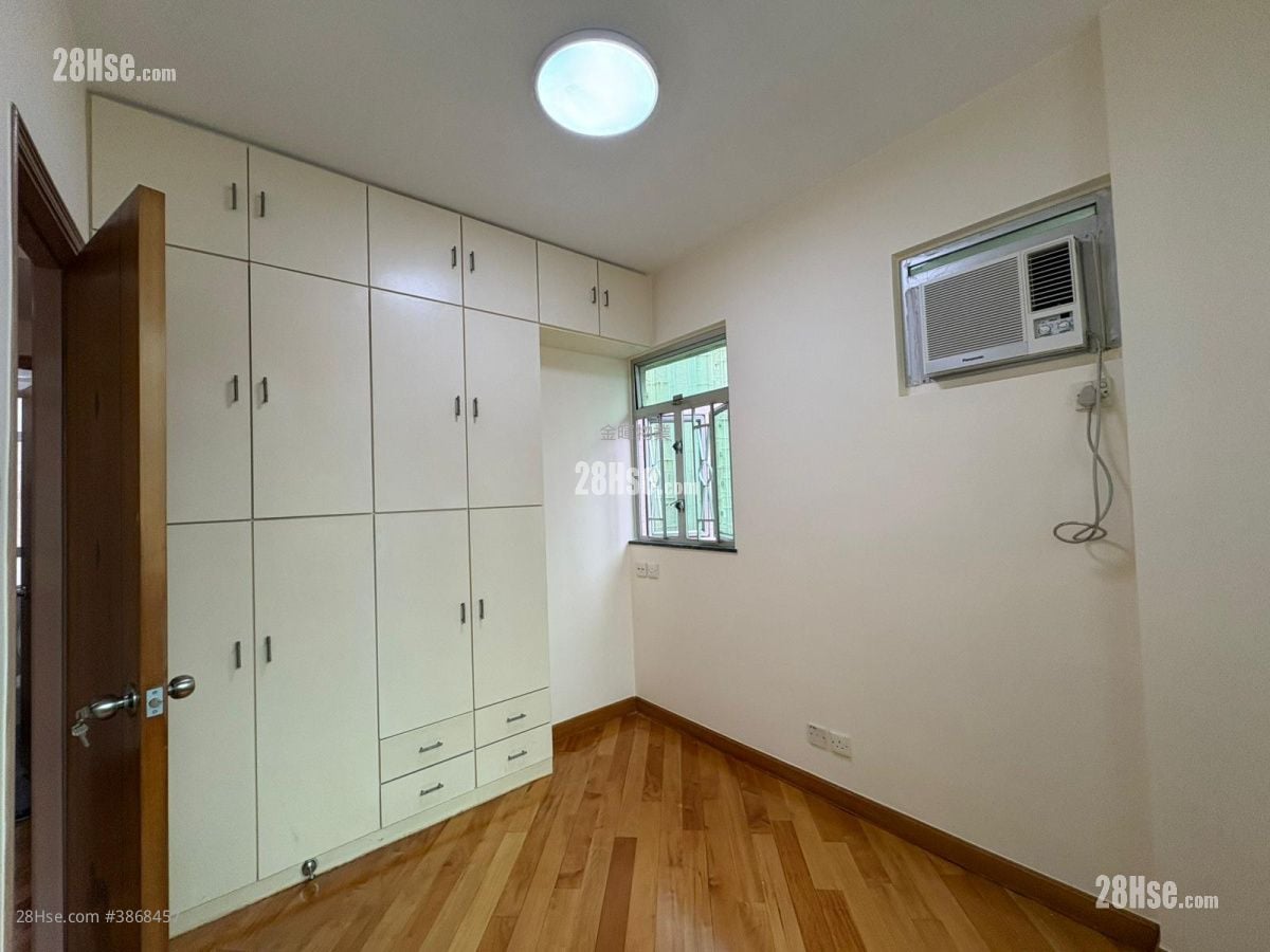 Golden Phoenix Court Rental 3 Bedrooms , 1 Bathroom 530 ft²