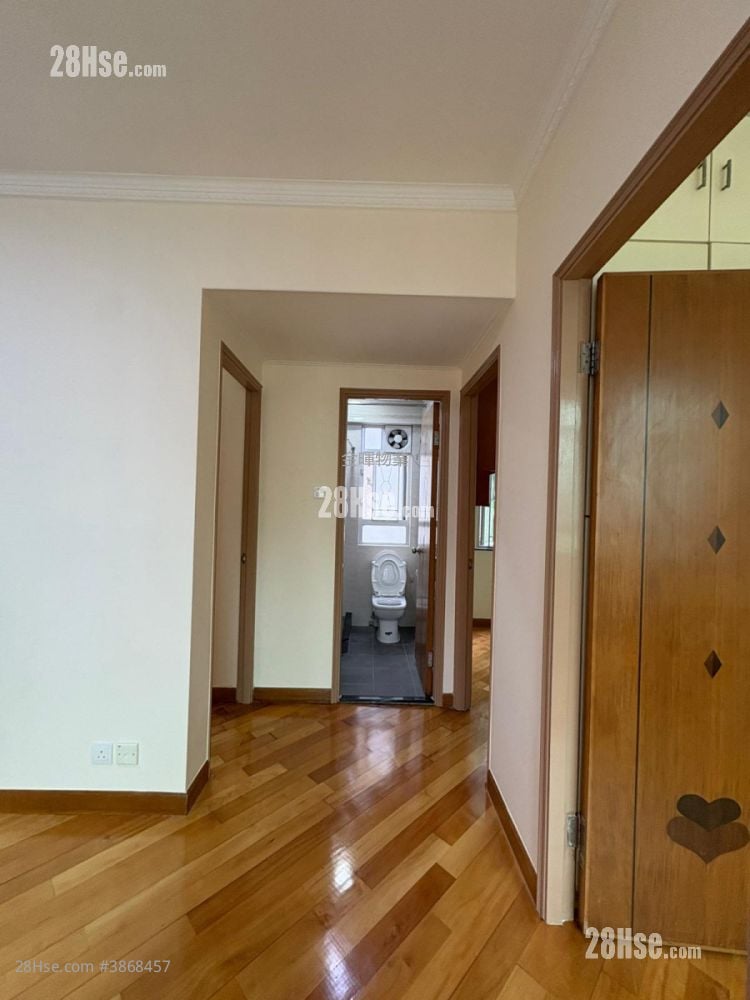 Golden Phoenix Court Rental 3 Bedrooms , 1 Bathroom 530 ft²