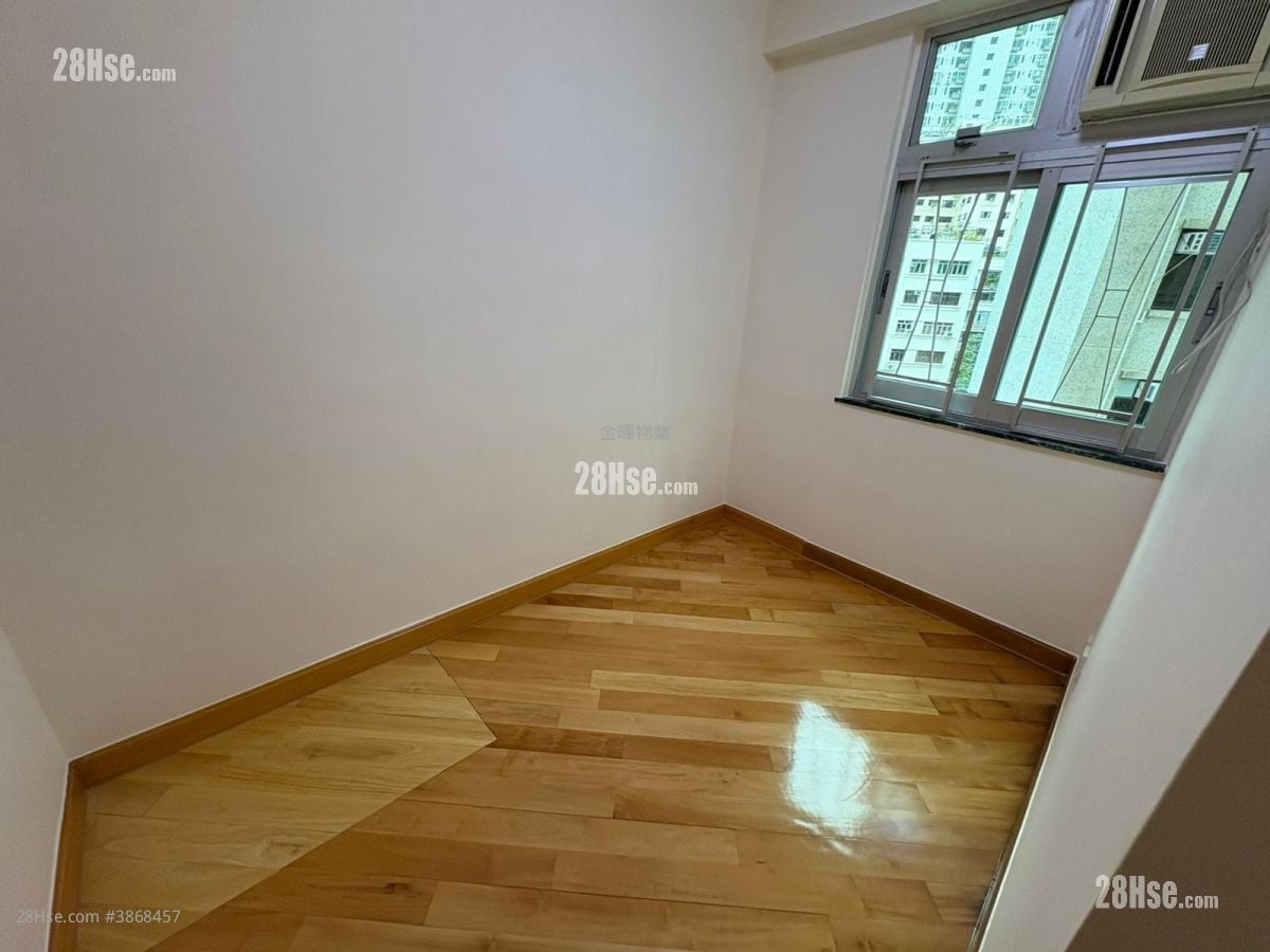 Golden Phoenix Court Rental 3 Bedrooms , 1 Bathroom 530 ft²