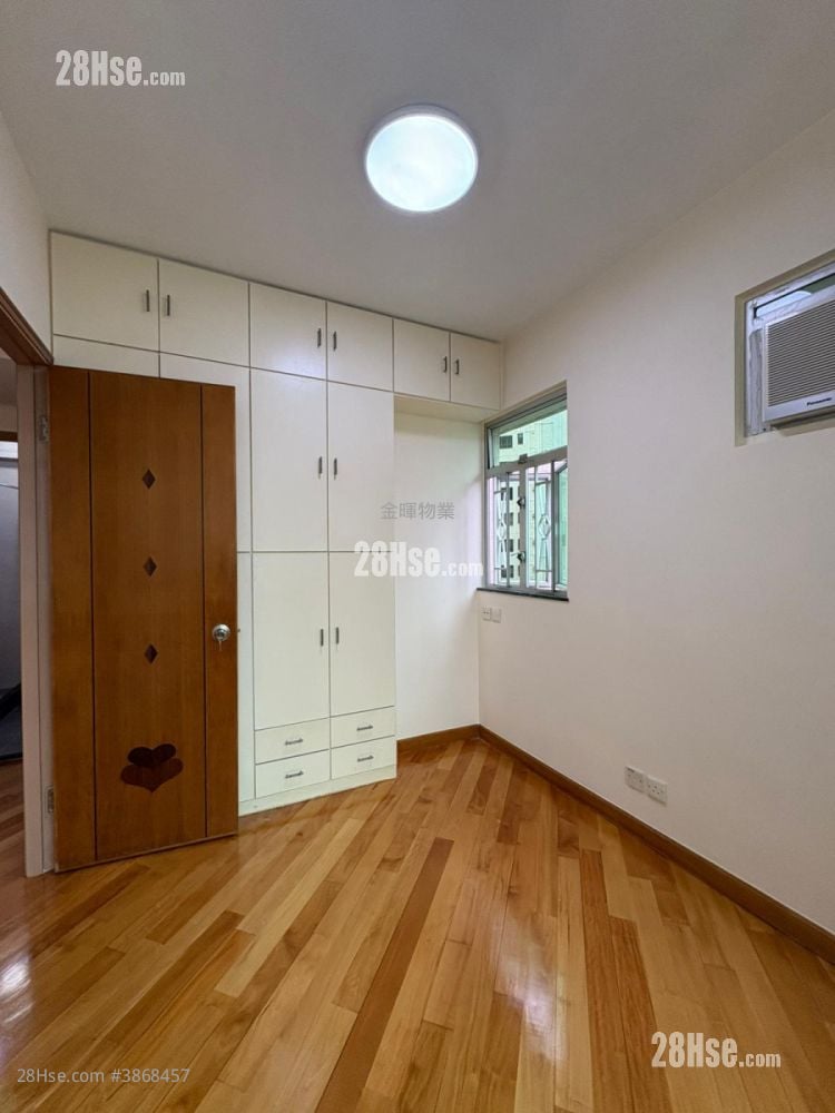 Golden Phoenix Court Rental 3 Bedrooms , 1 Bathroom 530 ft²
