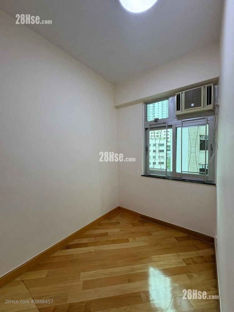 Golden Phoenix Court Rental 3 Bedrooms , 1 Bathroom 530 ft²