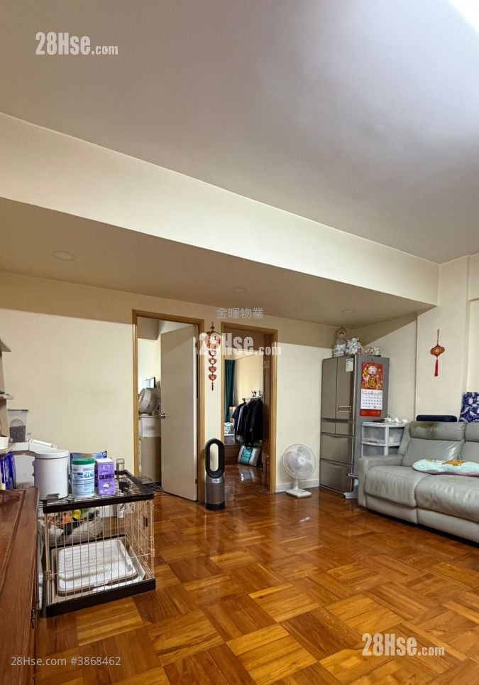 Sze Yap Building Sell 3 Bedrooms , 1 Bathroom 661 ft²
