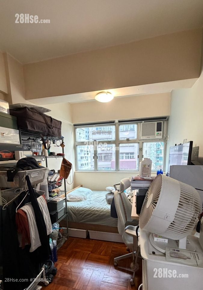 Sze Yap Building Sell 3 Bedrooms , 1 Bathroom 661 ft²